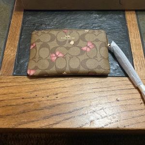 NWT Coach Signature Khaki/Butterfly Print Wristlet
